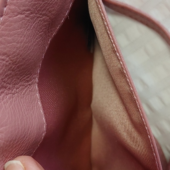 Pelle Rfid Travel compact rose Crossbody Bag - Picture 10 of 16